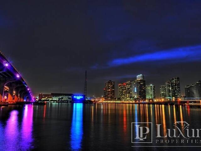 Apartamento para Venda em Miami - 4