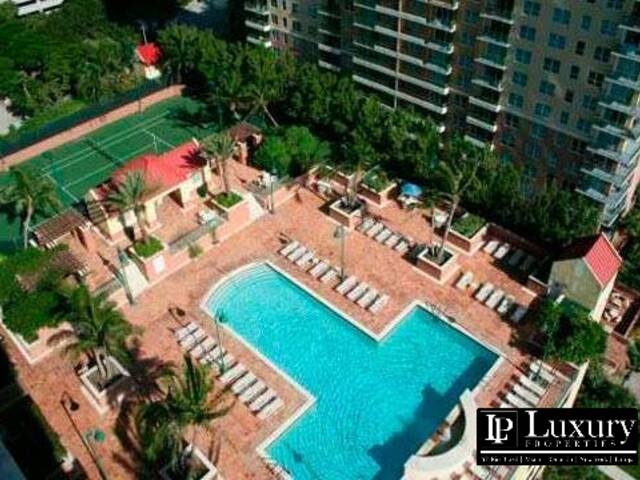 #618 - Apartamento para Venda em Miami - FL - 3