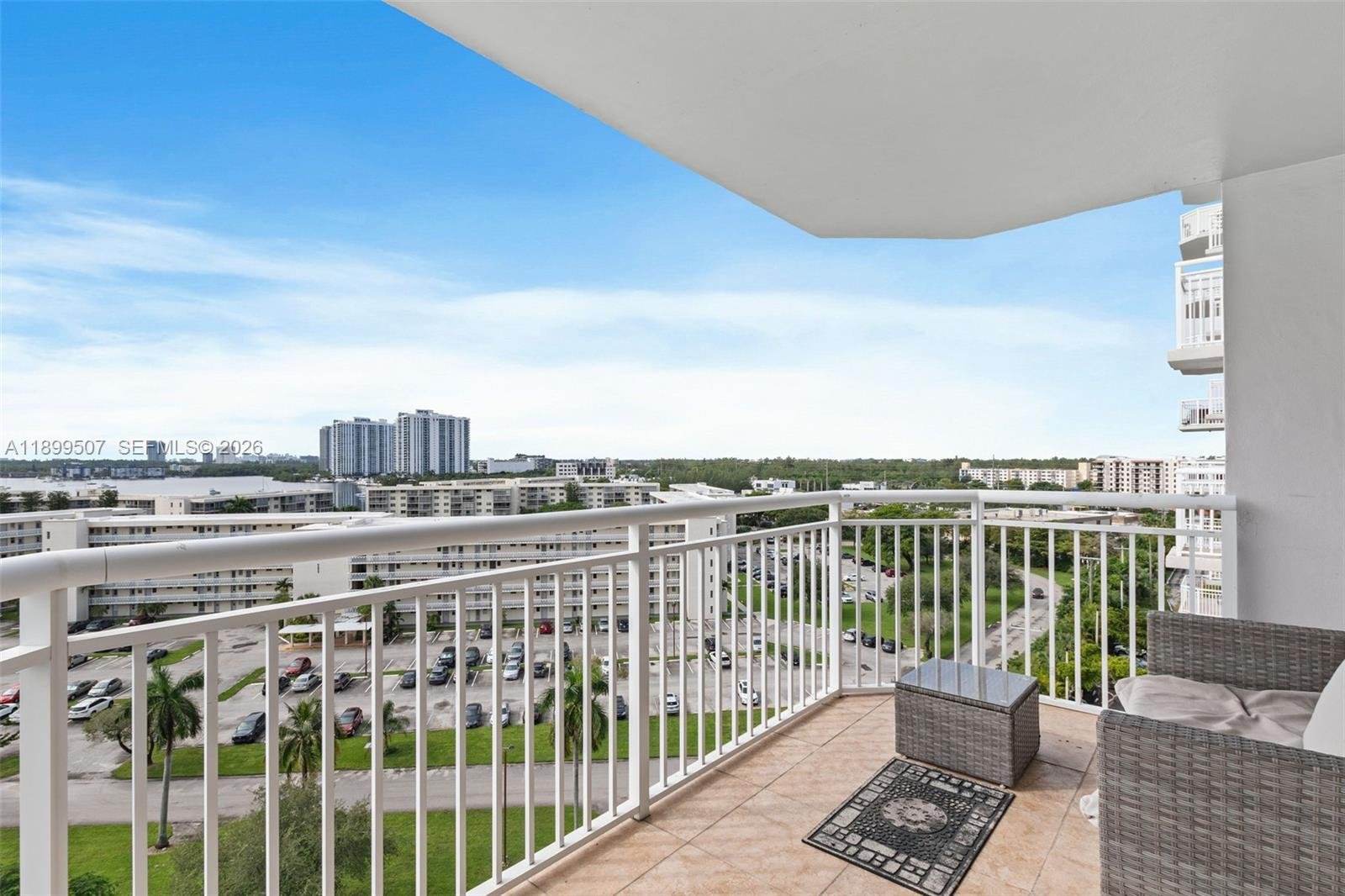 #2245 - Apartamento para Venda em Aventura - FL - 1