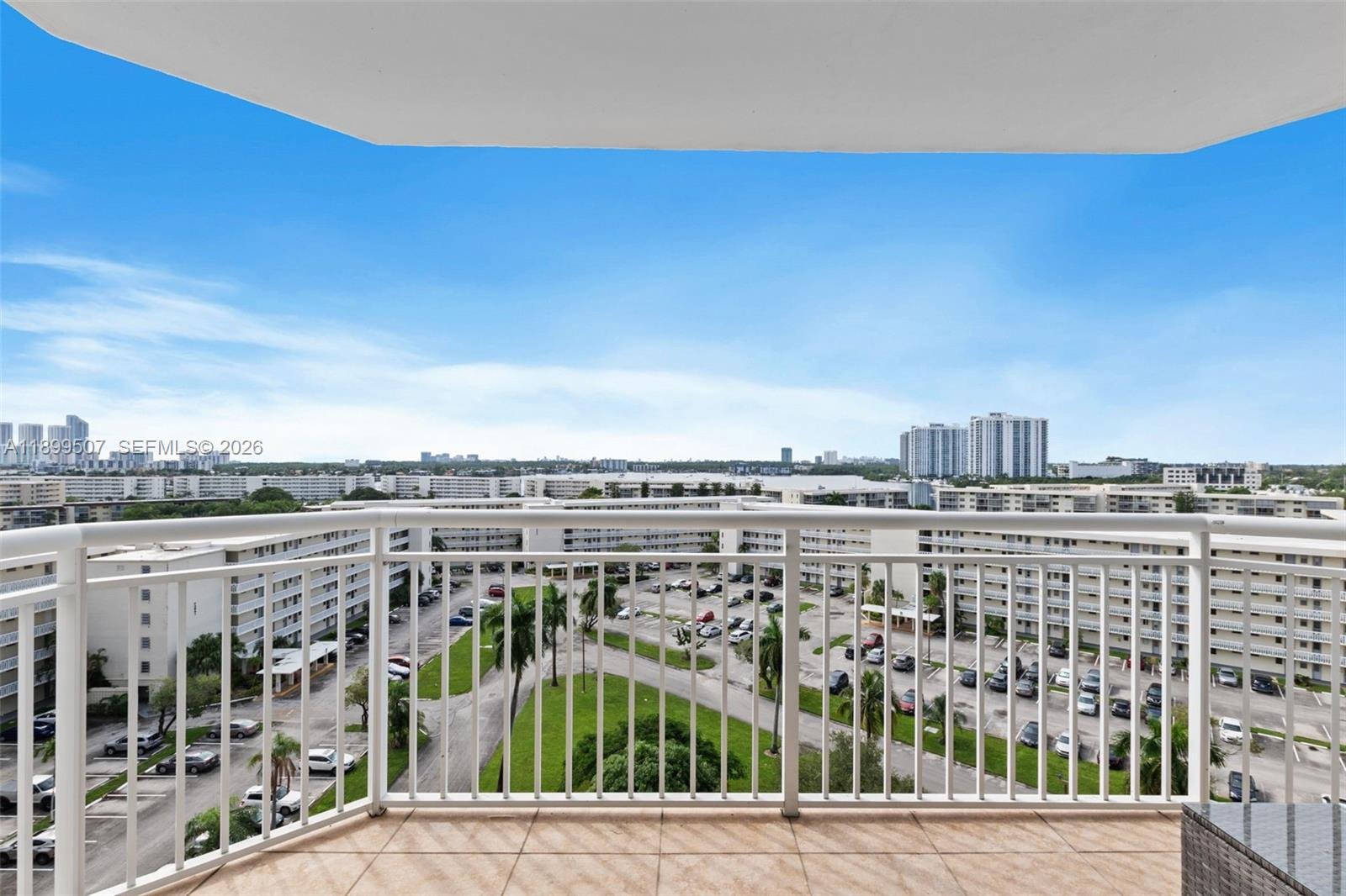 #2245 - Apartamento para Venda em Aventura - FL - 3