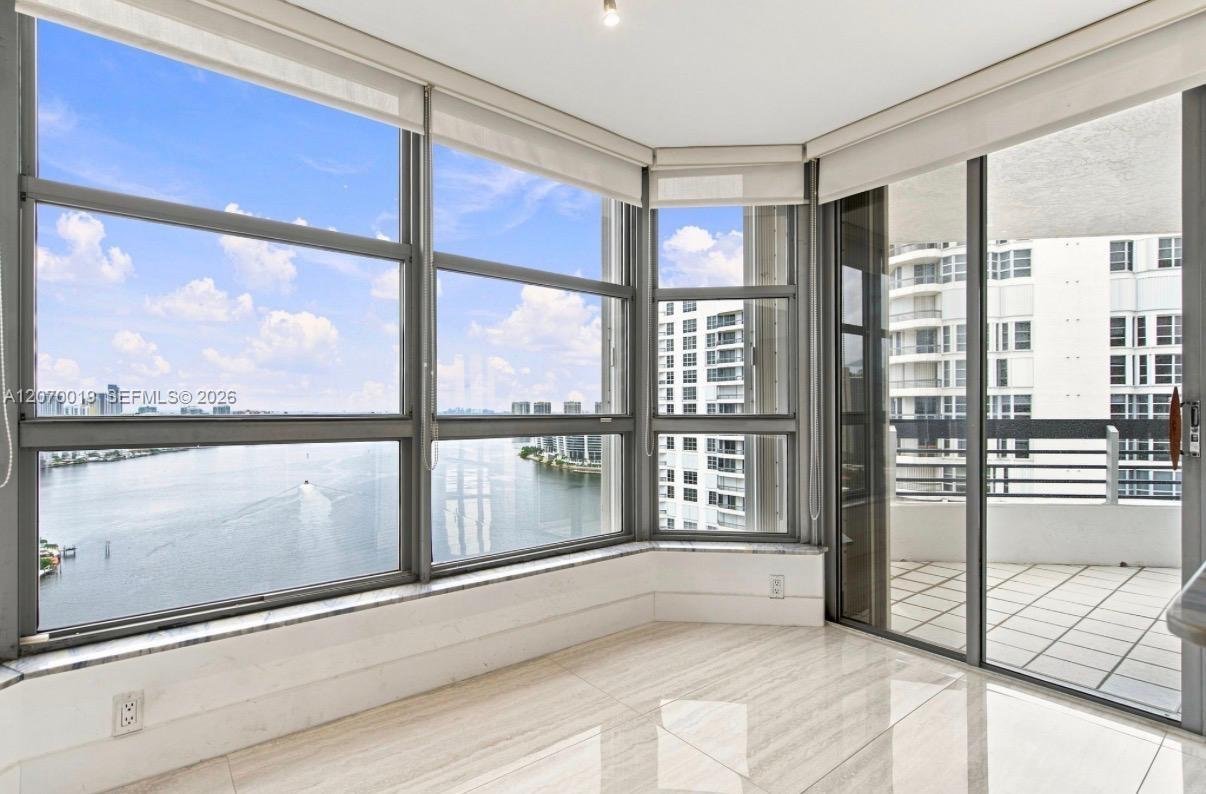 #2570 - Apartamento para Venda em Aventura - FL - 2